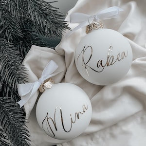 Weihnachtskugeln personalisiert wollweiß,creme I personalisierte Christbaumkugeln Glas 8cm mit Name I kleine Weihnachtsgeschenke